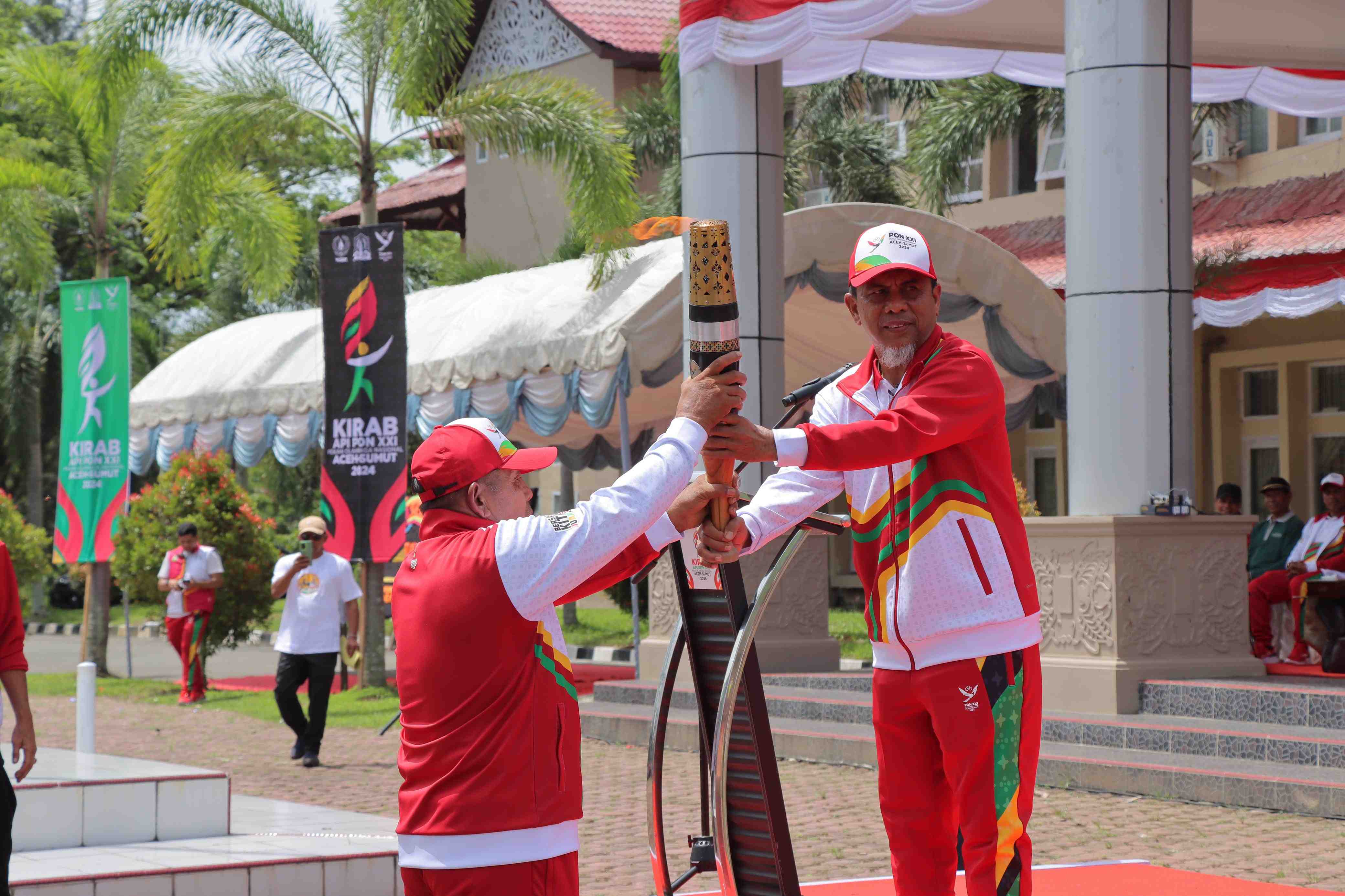 Kirab Obor PON Aceh-Sumut XXI 2024 Disambut Meriah di Nagan Raya