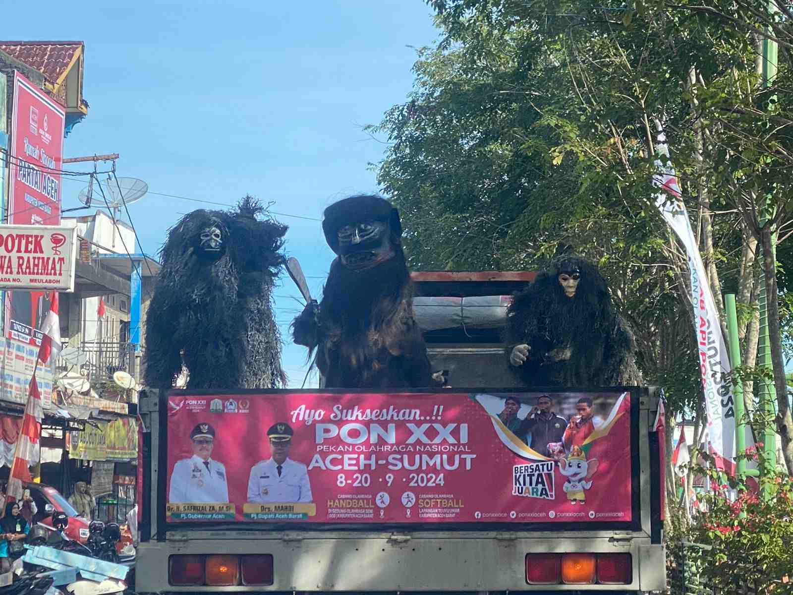 Atraksi Sidalupa Warnai Kirab Api PON 2024 di Aceh Barat