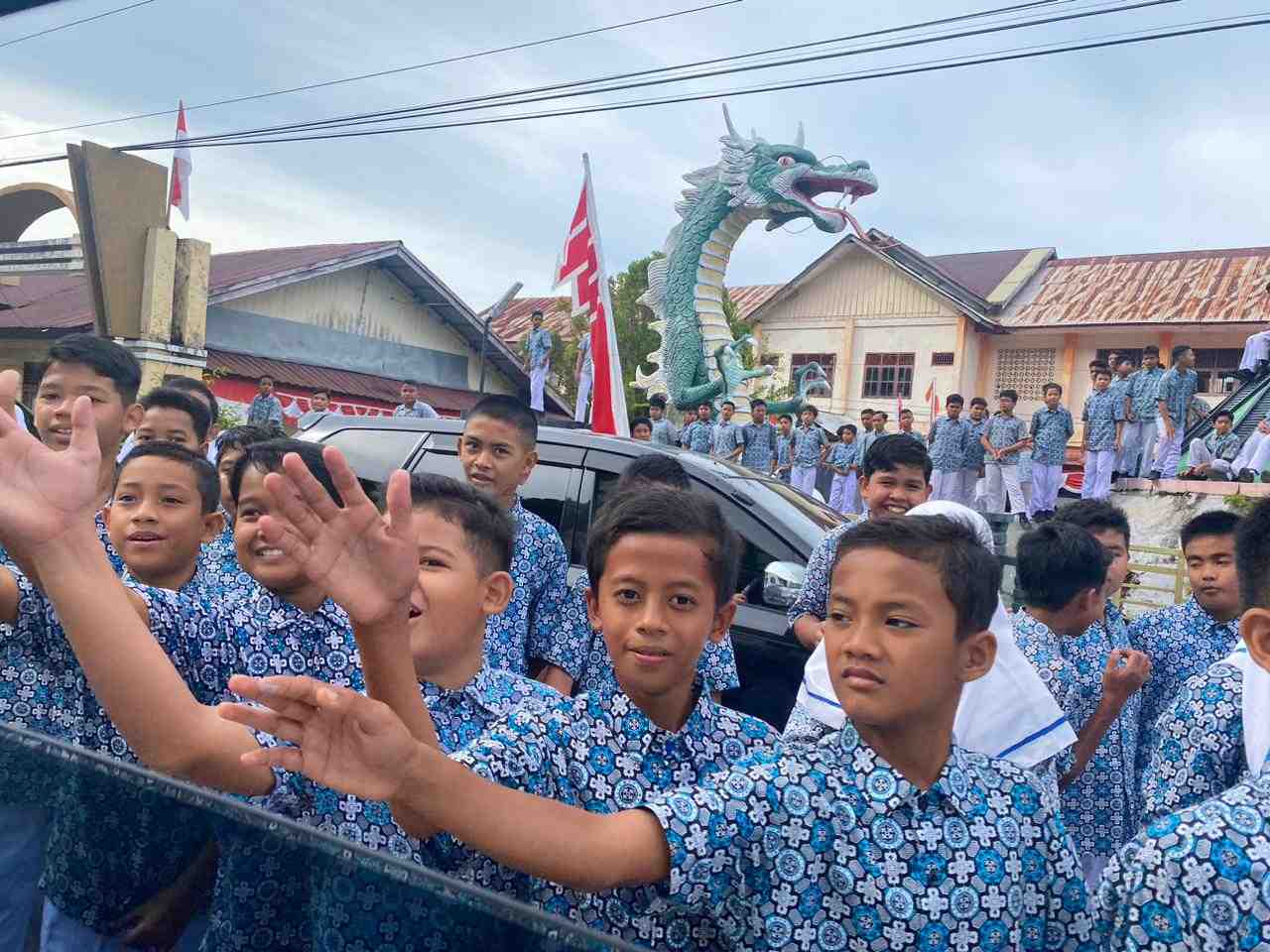 Ribuan Pelajar Sambut Kirab Api PON XXI di Aceh Selatan