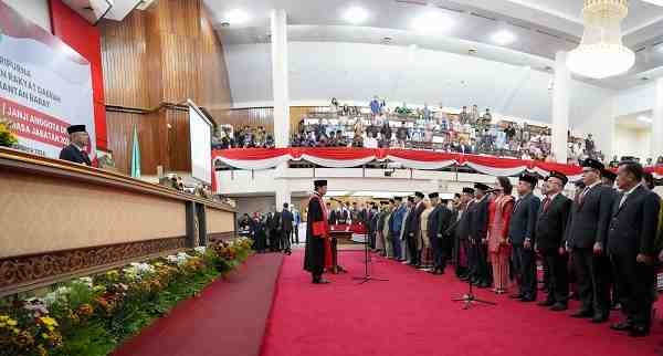 Resmi Dilantik, Sebanyak 65 Anggota DPRD Kalbar Siap Menjalankan Tugas