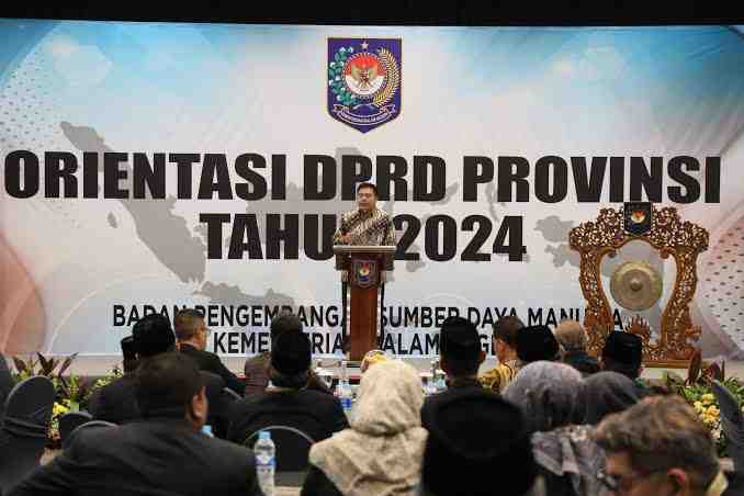 Plt Sekjen Kemendagri Bekali Anggota DPRD Terpilih dengan Visi Indonesia Emas 2045