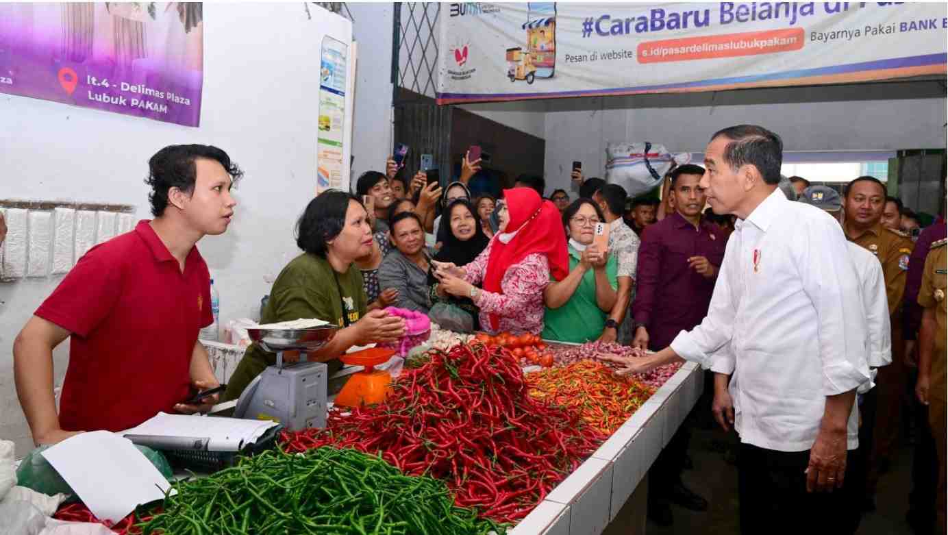 Presiden Jokowi Kunjungi Pasar Raya Lubuk Pakam untuk Cek Stabilitas Harga Bahan Pokok