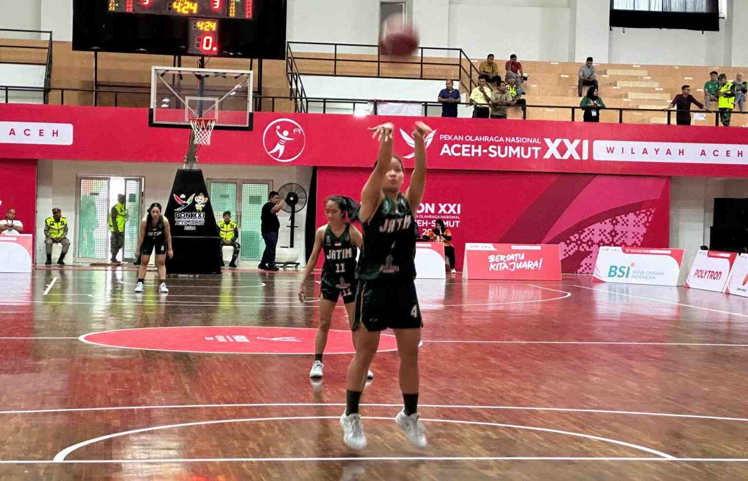 Tim Basket PON Jatim Kalahkan DKI Jakarta dengan Skor 73-54