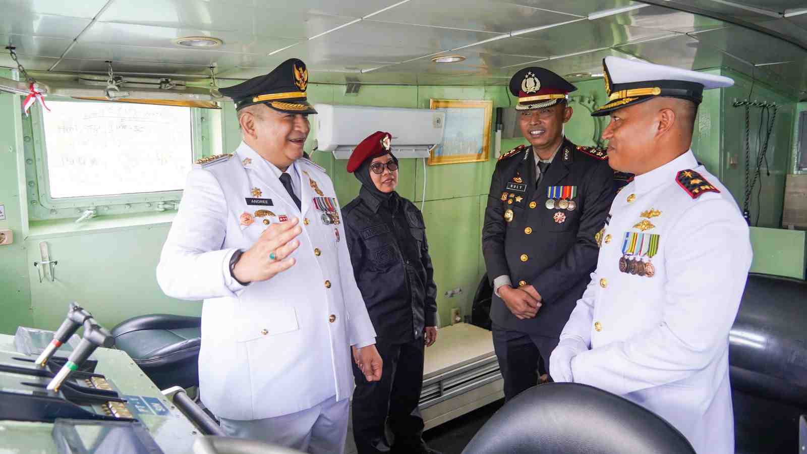 Menghormati Pahlawan: Pj Wali Kota Padang Pimpin Tabur Bunga HUT TNI AL 