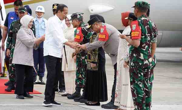 Kapolda Aceh Sambut Kedatangan Presiden Jokowi