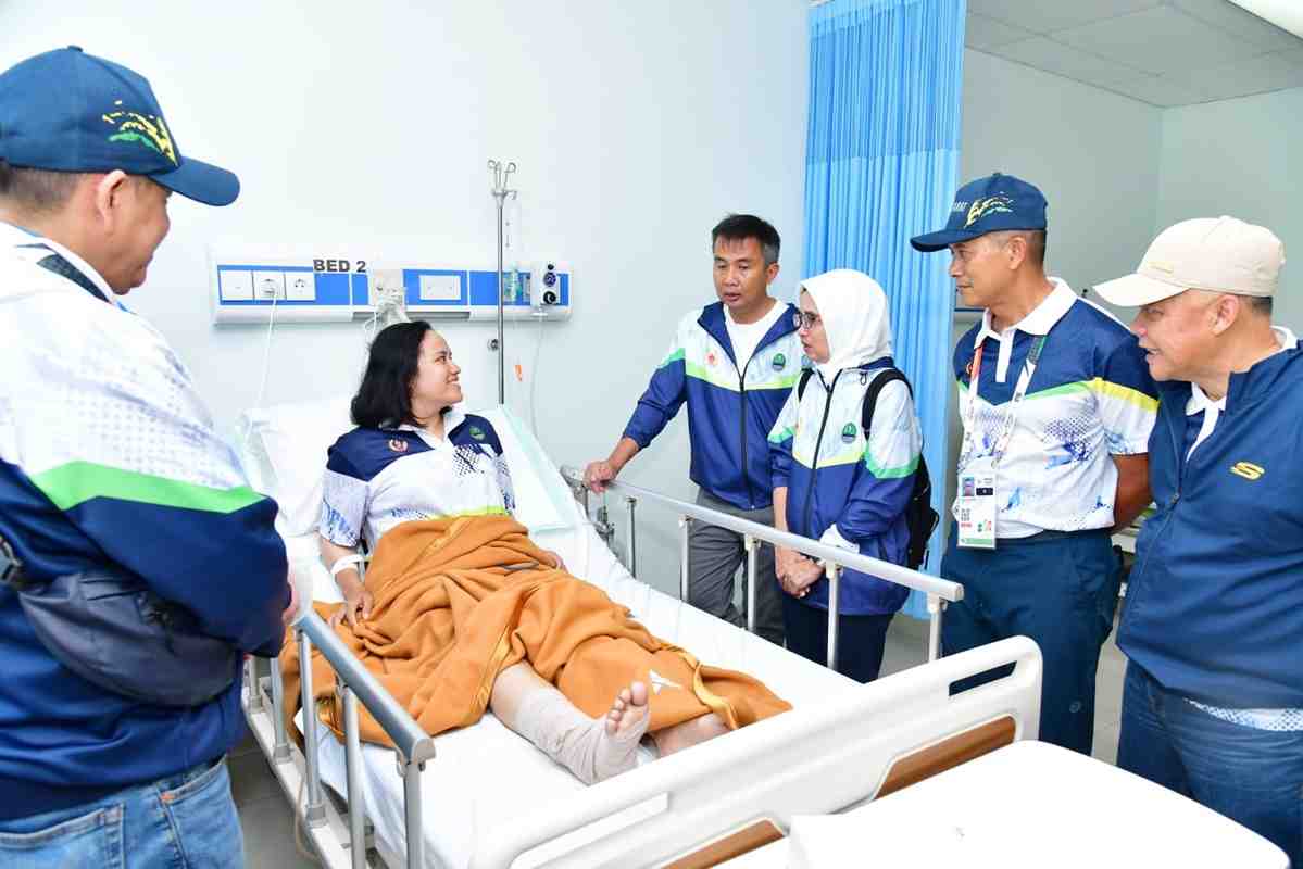 Jenguk Atlet Terjun Payung Yazella Agustin, Bey Machmudin: Perjalanan Masih Panjang, Semoga Lekas Sembuh 