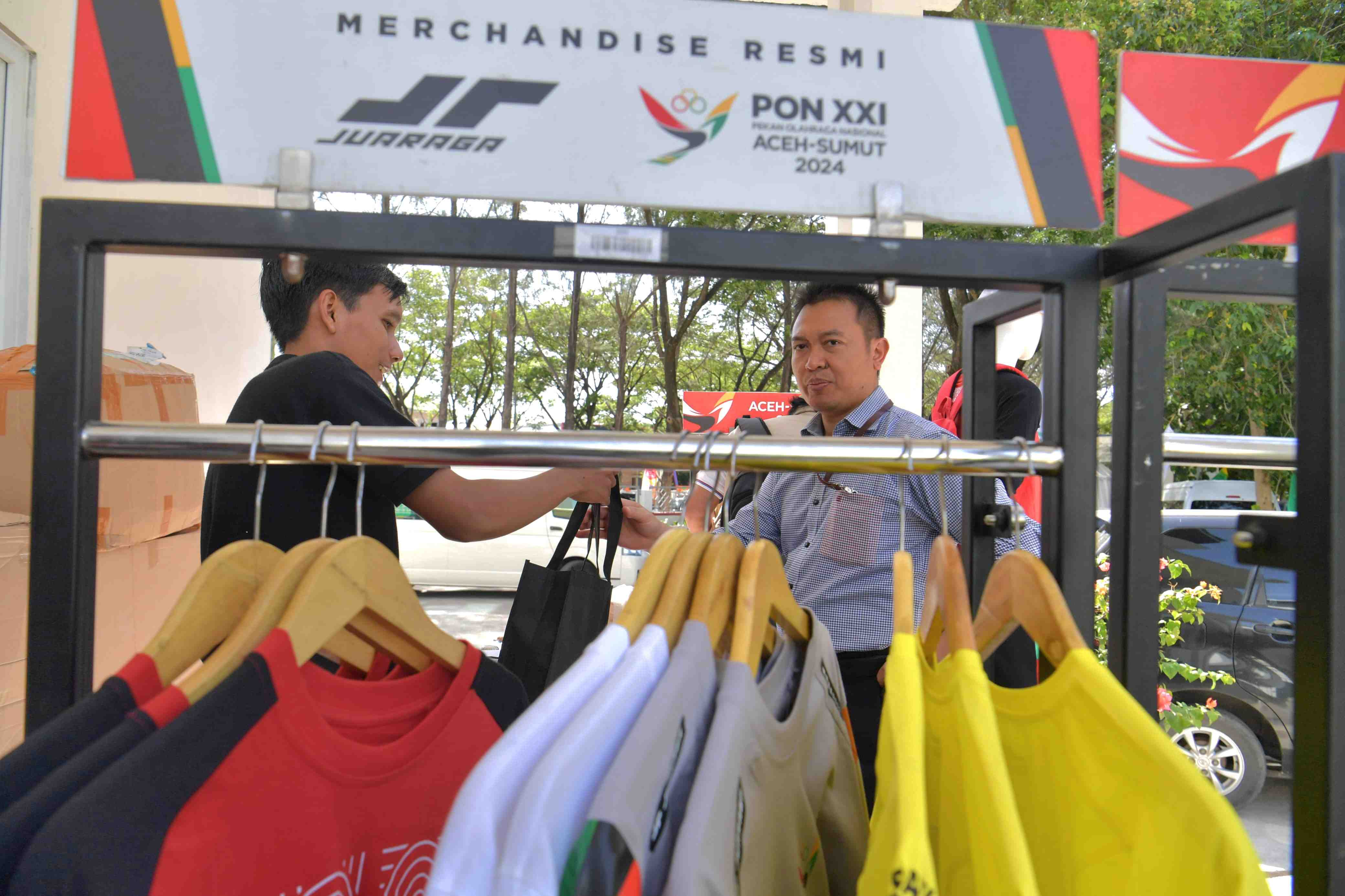 Merchandise Resmi PON XXI iminati Masyarakat Banda Aceh