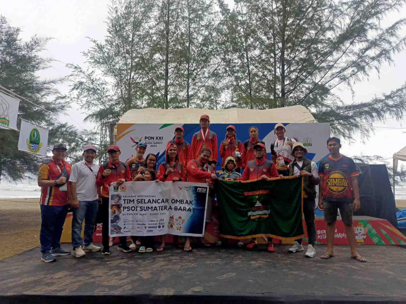 Cabor Selancar Ombak Sumbar Sumbang Dua Medali Perunggu dari Atlet Berusia 15 Tahun