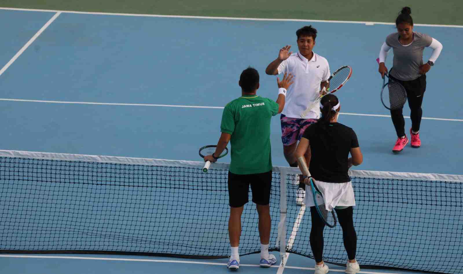 Guyuran Hujan Tak Halangi Pertarungan Sengit Penyisihan Cabor Tenis PON 2024