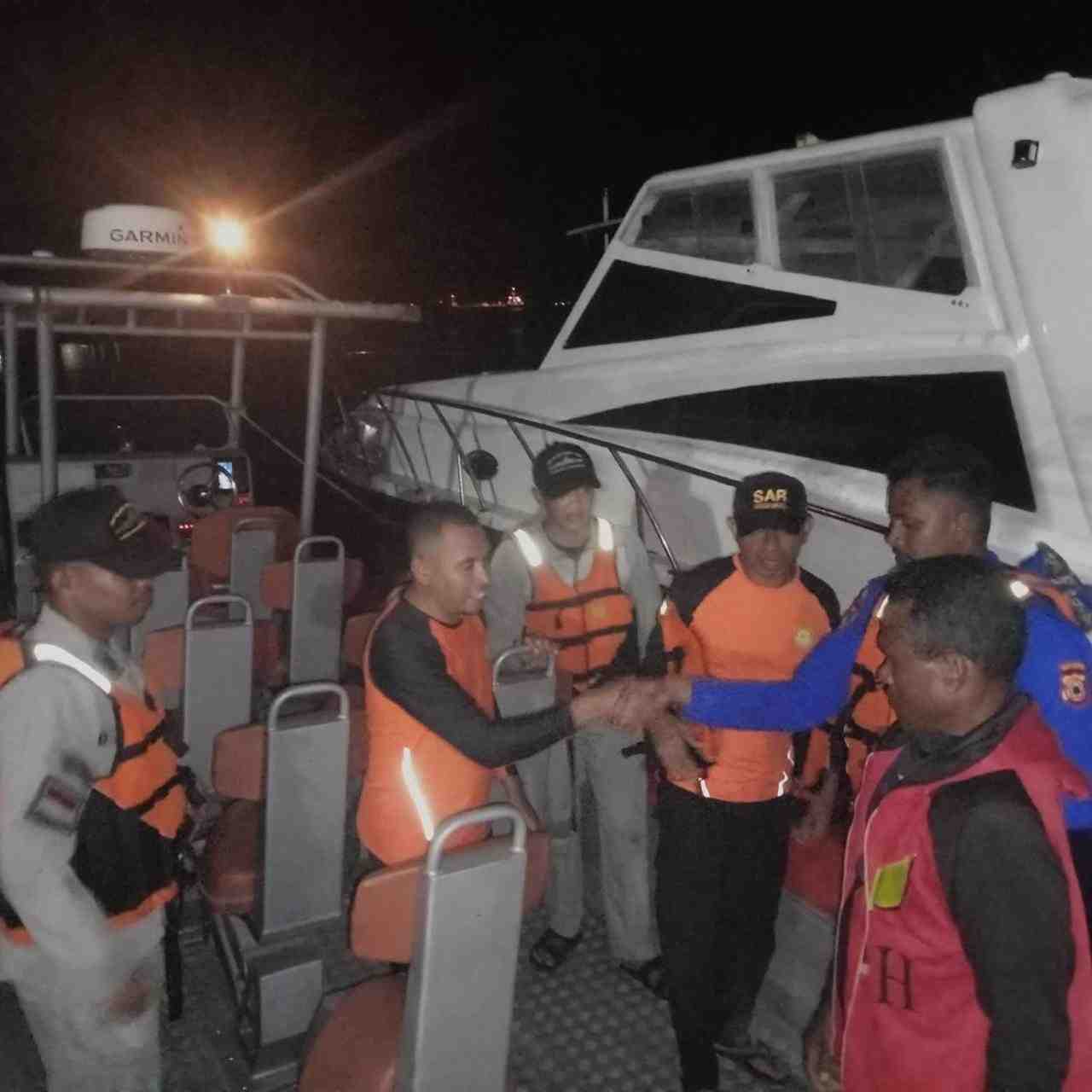 Bakamla RI Evakuasi Long Boat Mati Mesin di Perairan Kota Tual