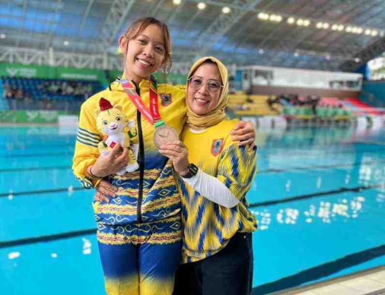Kinan Atlet Loncat Indah Kalsel Raih Medali Perunggu PON XXI Aceh-Sumut