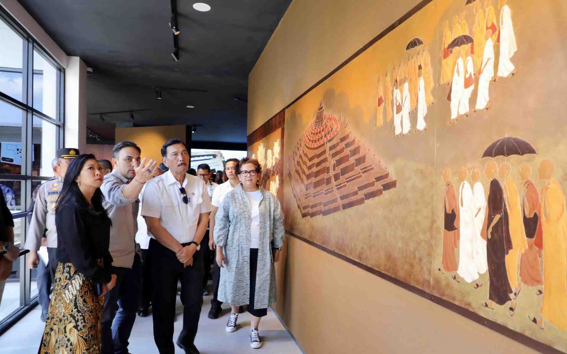 Luhut: Revitalisasi Candi Borobudur dan Kampung Seni Bawa Manfaat Ekonomi Besar