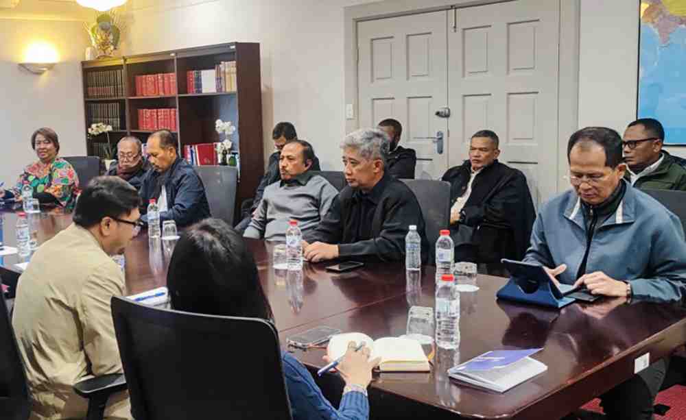 Kemenko Polhukam Pastikan Komitmen Pembangunan Papua dalam Dialog dengan Media Australia
