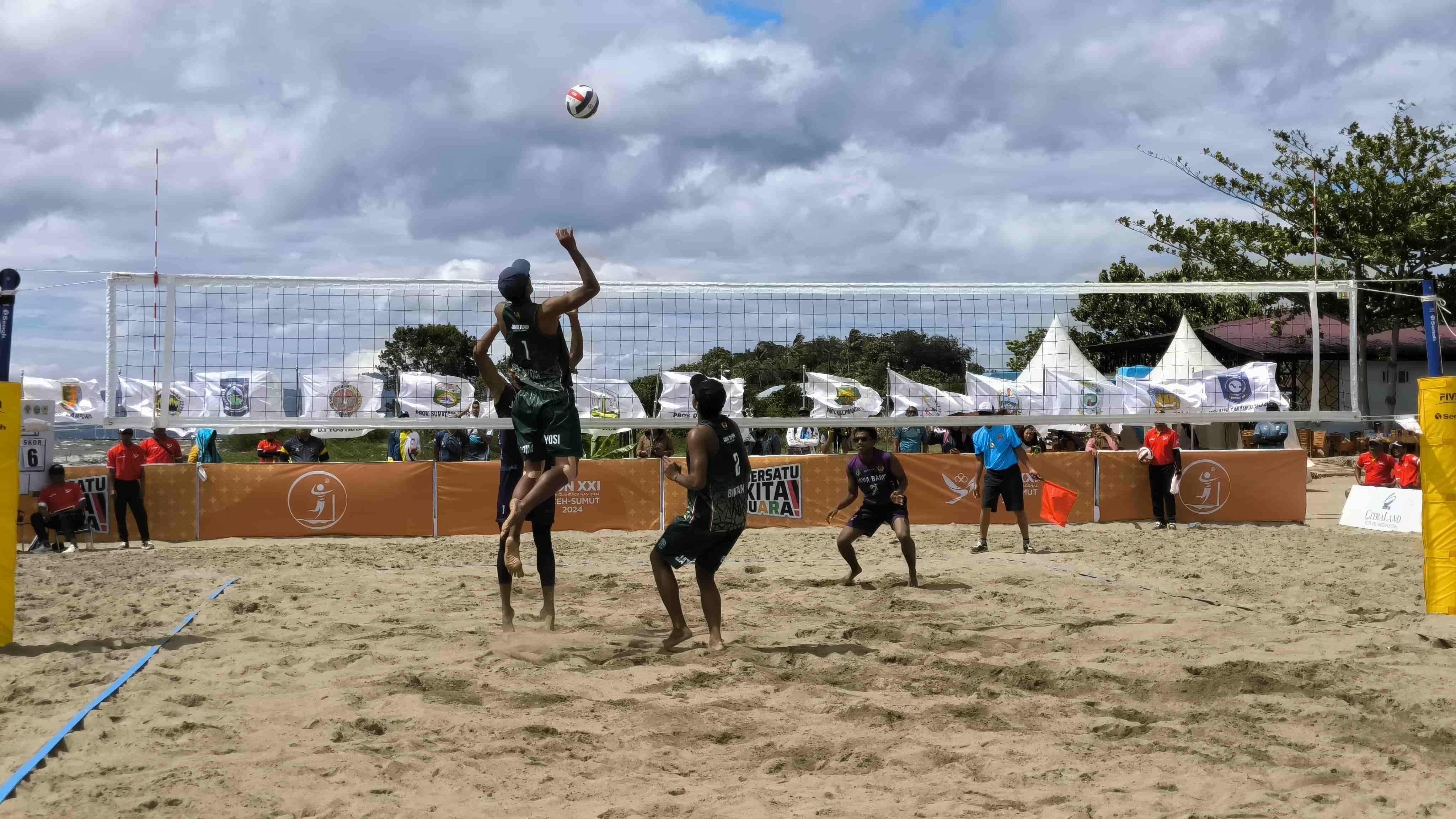 Sukses Kalahkan Jabar2, Voli Pantai Putra Jatim1 Tembus Semifinal PON XXI/2024