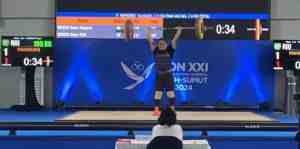  Lifter Putri Riau Maharani Sumbang Medali Perak di PON XXI