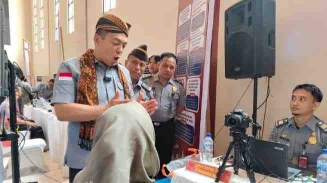 Imigrasi Gelar Layanan Paspor Simpatik di De'Tjolomadoe Karanganyar