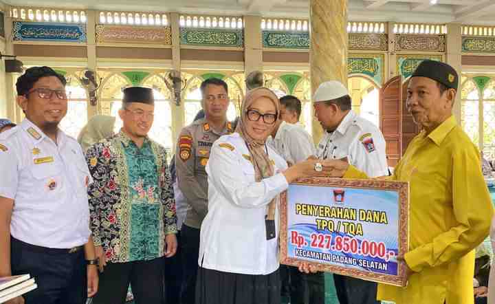 Dukung Masyarakat, Pemkot Padang Beri Insentif kepada RT, RW, dan Kader Sosial