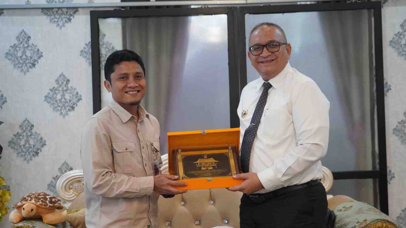 Pj Wali Kota Padang Sambut Pimpinan Baru Bulog Sumbar, Sinergi untuk Stabilitas Pangan