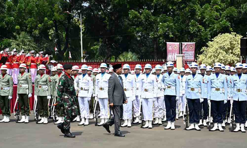 Upacara Kehormatan Sambut Sjafrie Sjamsoeddin sebagai Menteri Pertahanan RI