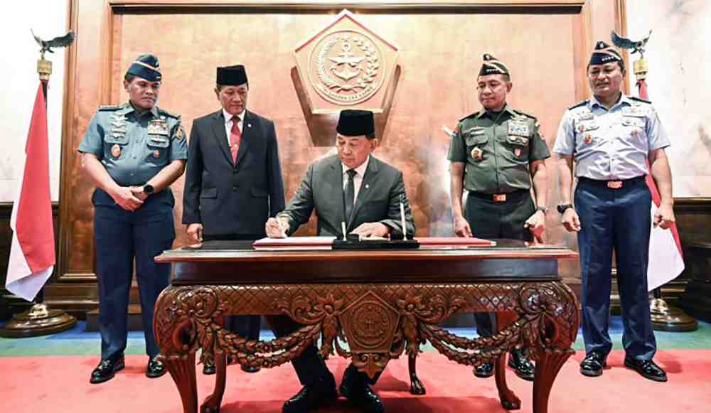 Menhan Sjafrie Mengunjungi Mabes TNI