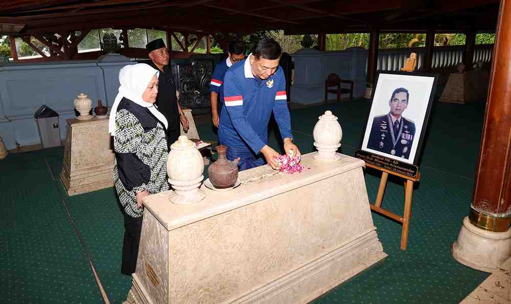 Menhan Sjafrie Ziarah di Astana Giribangun Usai Retreat Kabinet, Hormati Jasa Pahlawan Bangsa