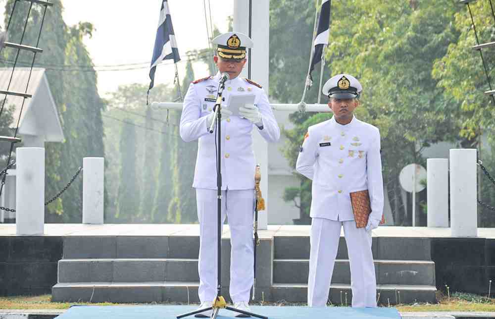 Prajurit TNI di Karangpilang Gelar Upacara HUT ke-79, Siap Kawal Suksesi Kepemimpinan Nasional