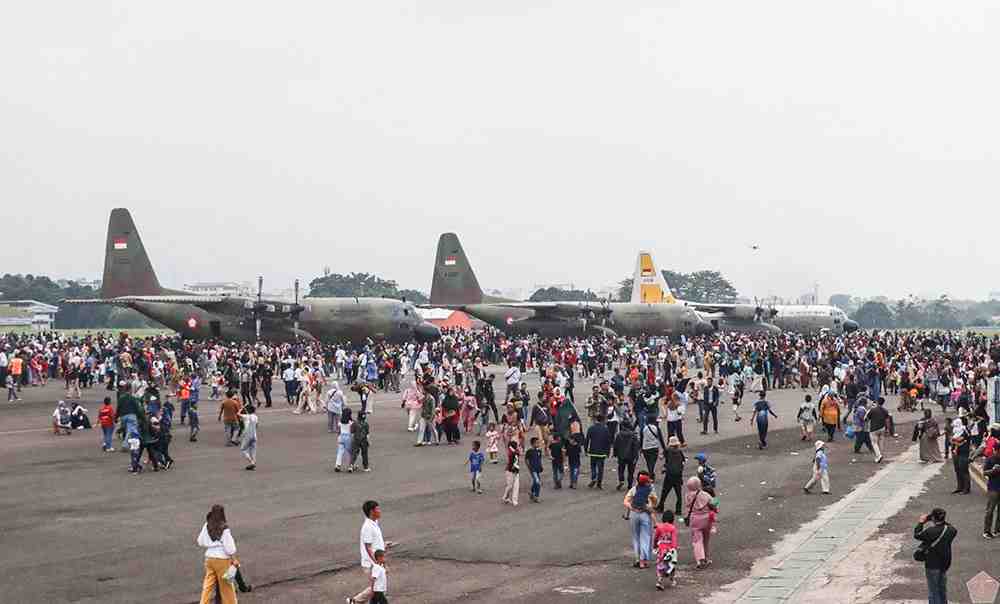 Ribuan Warga Padati Lanud Husein Sastranegara, Saksikan Alutsista TNI di Open Base