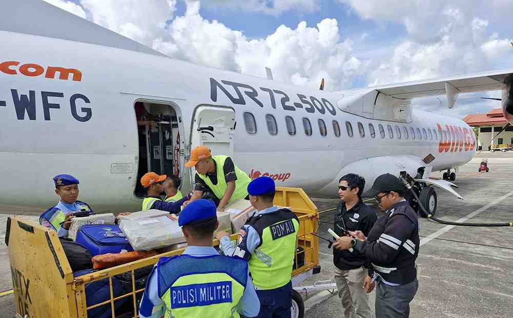 TNI Angkatan Udara Amankan Logistik Pemilu di Natuna untuk Pilkada 2024