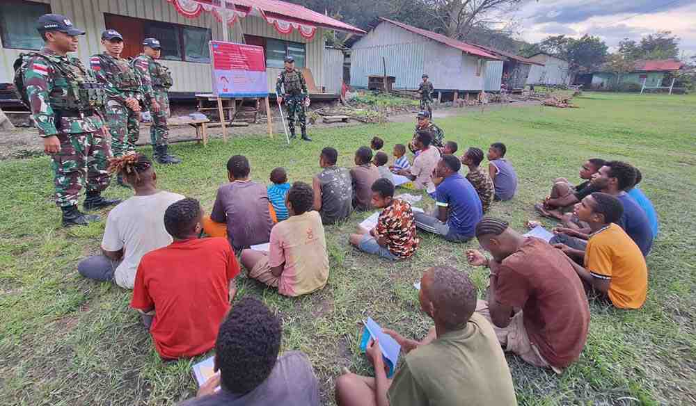 Satgas Yonif 641/Bru Gelar Edukasi dan Bagikan Buku di Yahukimo Papua