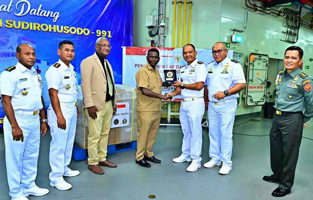 Satgas Port Visit 2024 Salurkan Bantuan Obat-Obatan untuk Solomon Islands