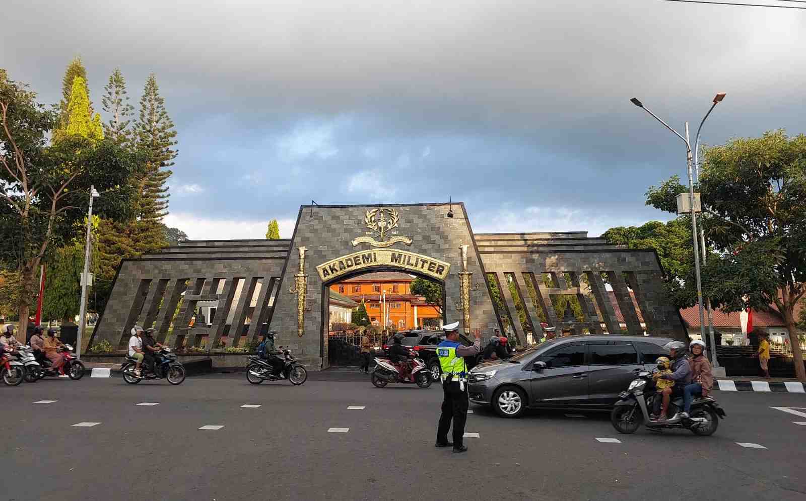 Kabinet Merah Putih Akhiri Retreat Hari Pertama di Akmil Magelang dengan Parade Senja