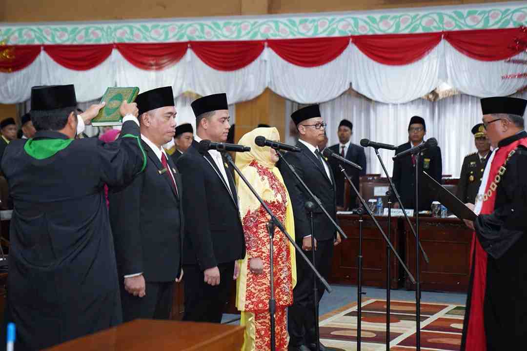 Satarudin Dilantik Kembali sebagai Ketua DPRD Kota Pontianak 2024-2029