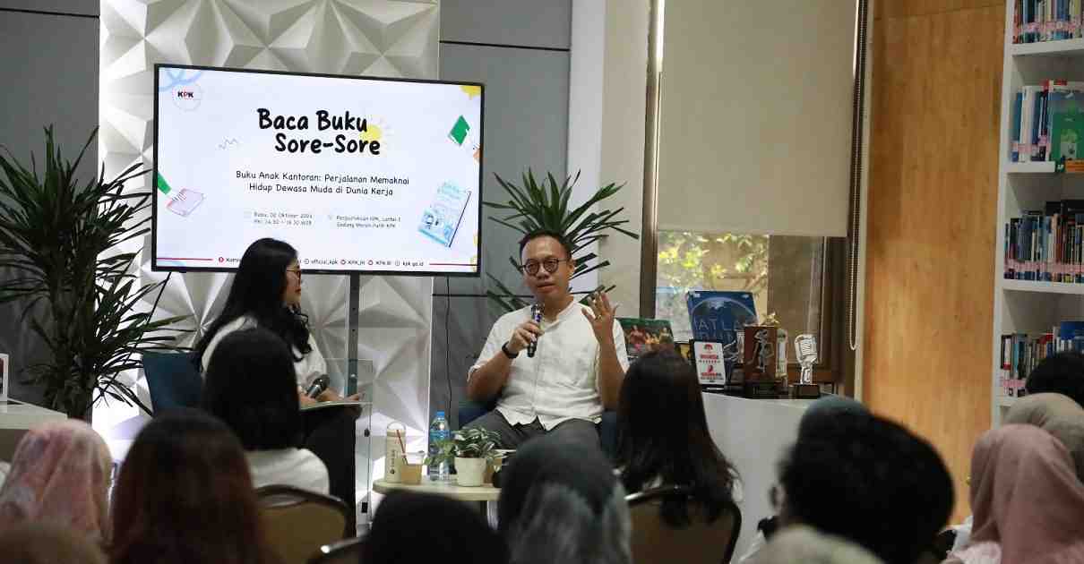 KPK Tingkatkan Literasi Antikorupsi melalui Program "Baca Buku Sore-Sore" di Perpustakaannya
