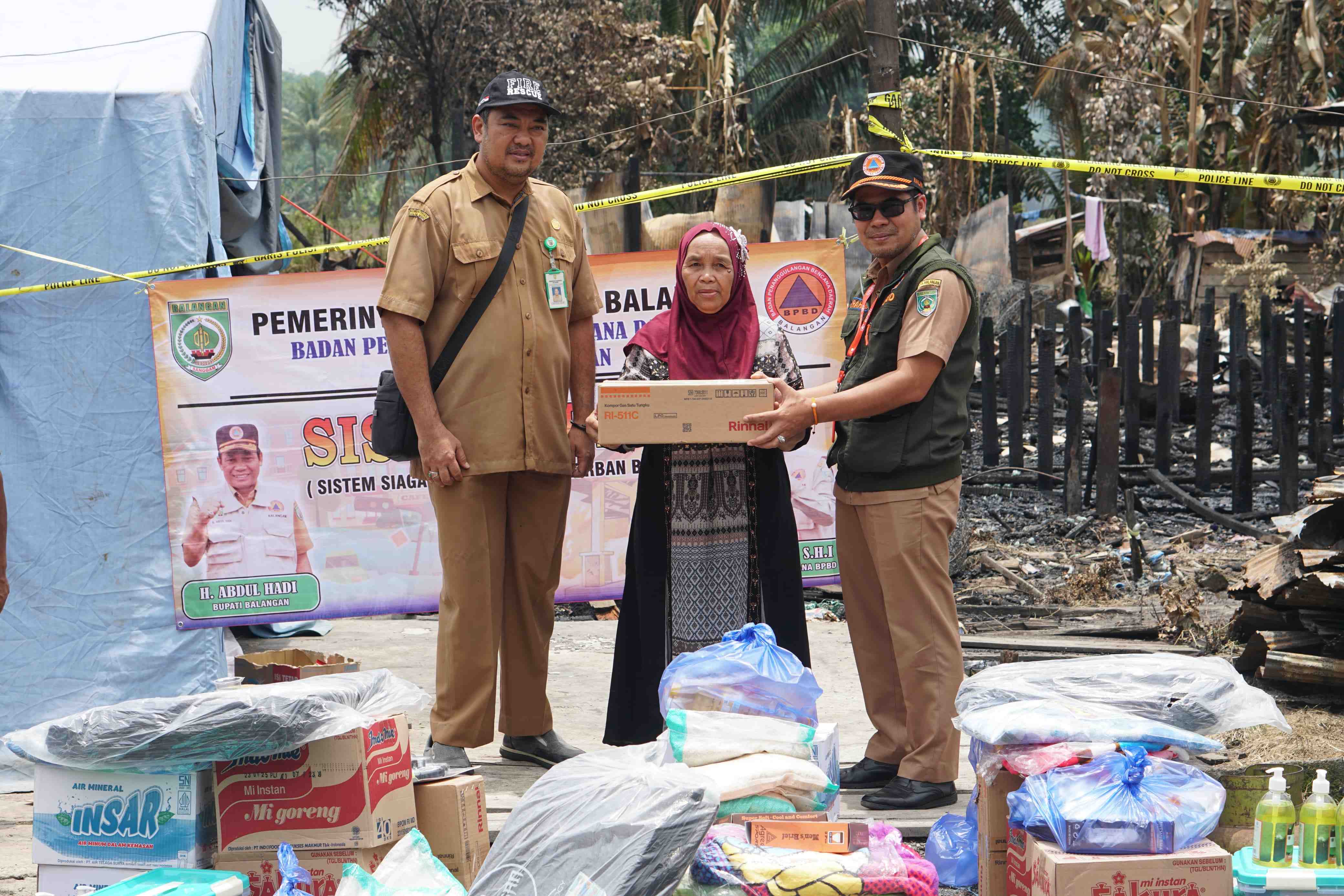 BPBD Balangan Salurkan Bantuan untuk Korban Kebakaran di Buntu Karau Juai