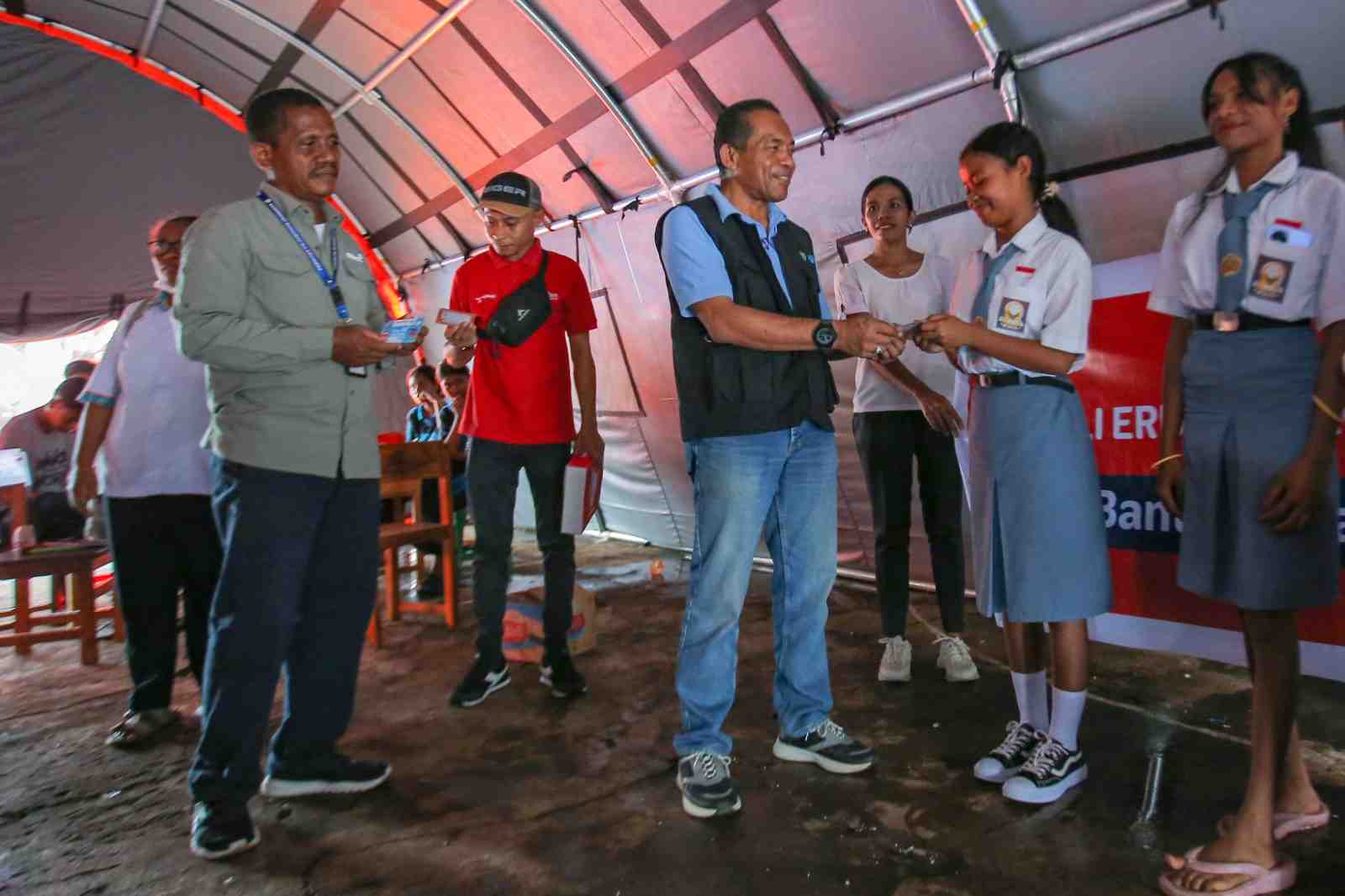 [SIARAN PERS]  Sudah 3.550 Korban Erupsi Lewotobi Terima Bantuan Pulsa dan Internet Gratis