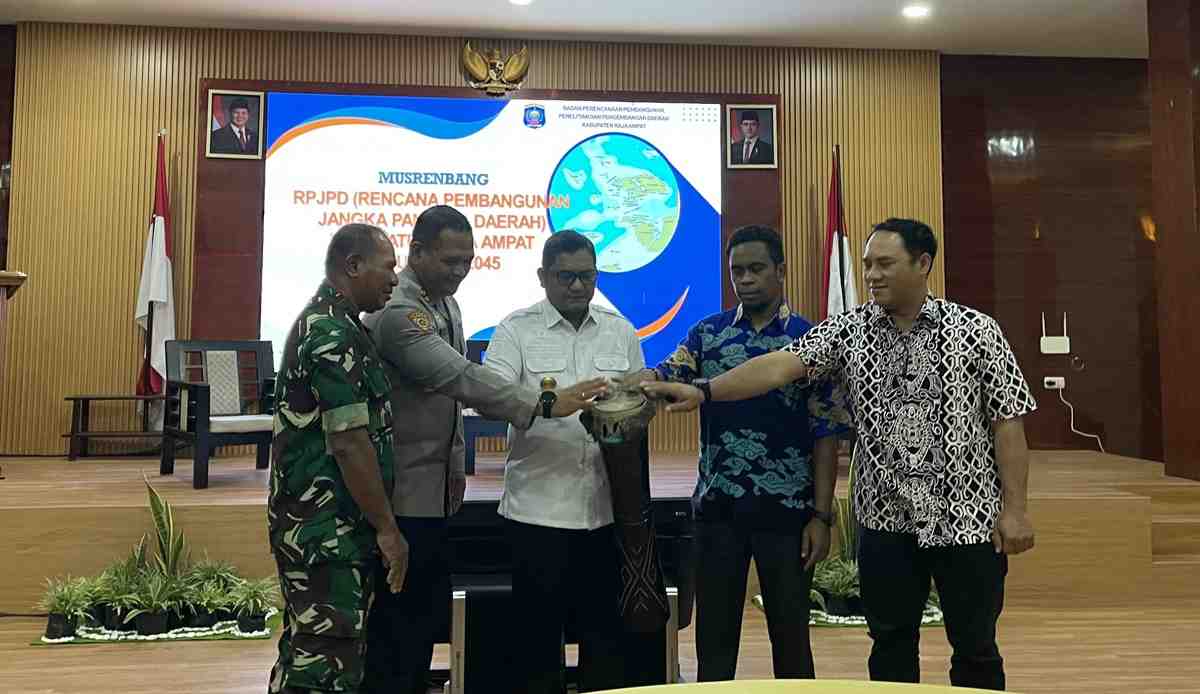 Pjs Bupati: Pembangunan Raja Ampat Harus Fokus Tingkatkan Daya Saing dan Jaga Kelestarian Alam