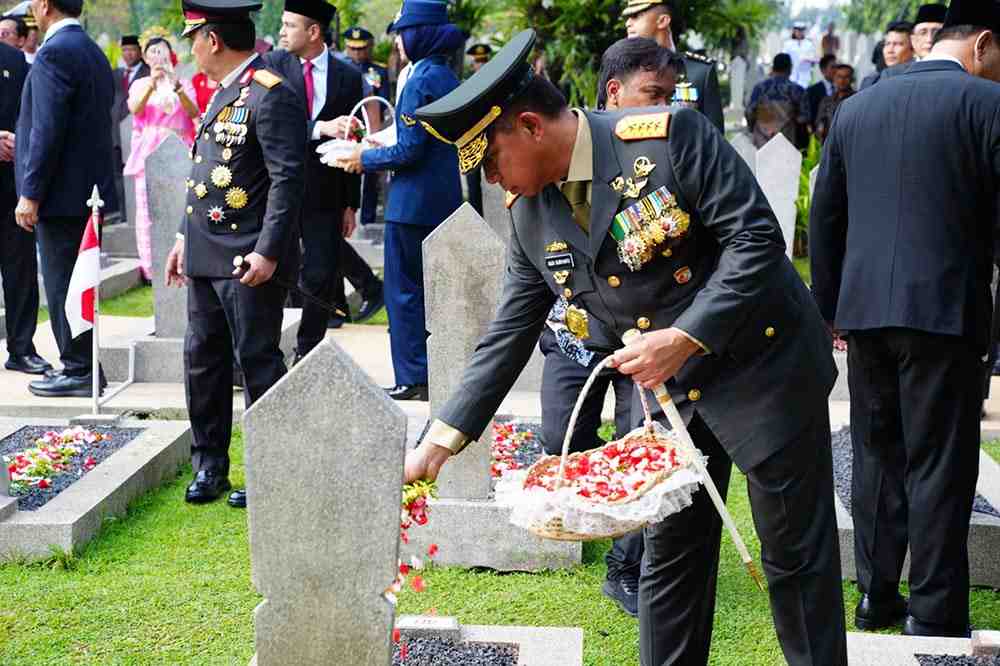 Hari Pahlawan 2024: Panglima TNI Hadiri Upacara Ziarah Nasional di TMPNU Kalibata