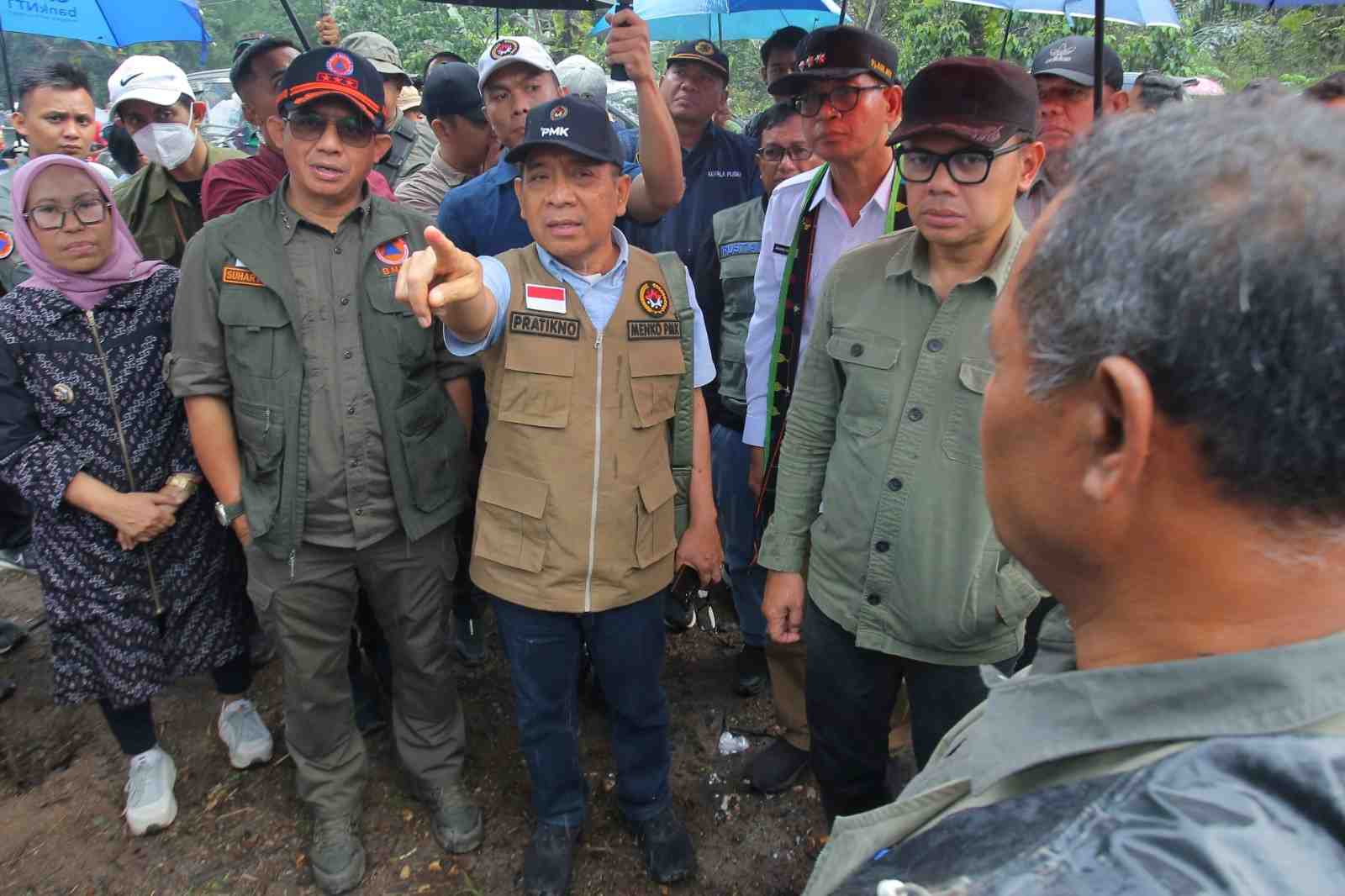 [SIARAN PERS] Menko PMK Tinjau Lokasi Relokasi Korban Erupsi Gunung Lewotobi Laki-Laki
