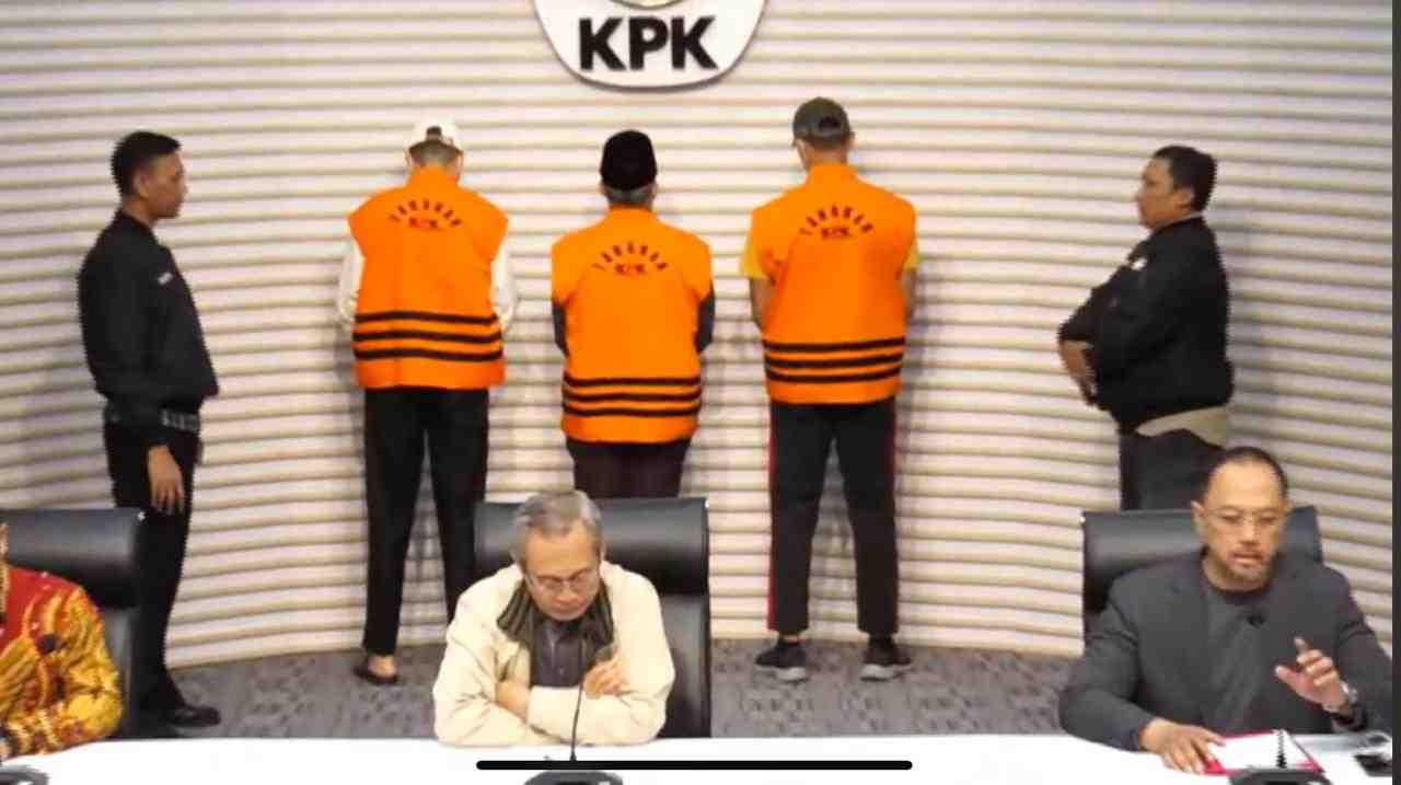 KPK Tahan Tiga Tersangka Korupsi di Provinsi Bengkulu, Termasuk Gubernur Rohidin Mersyah