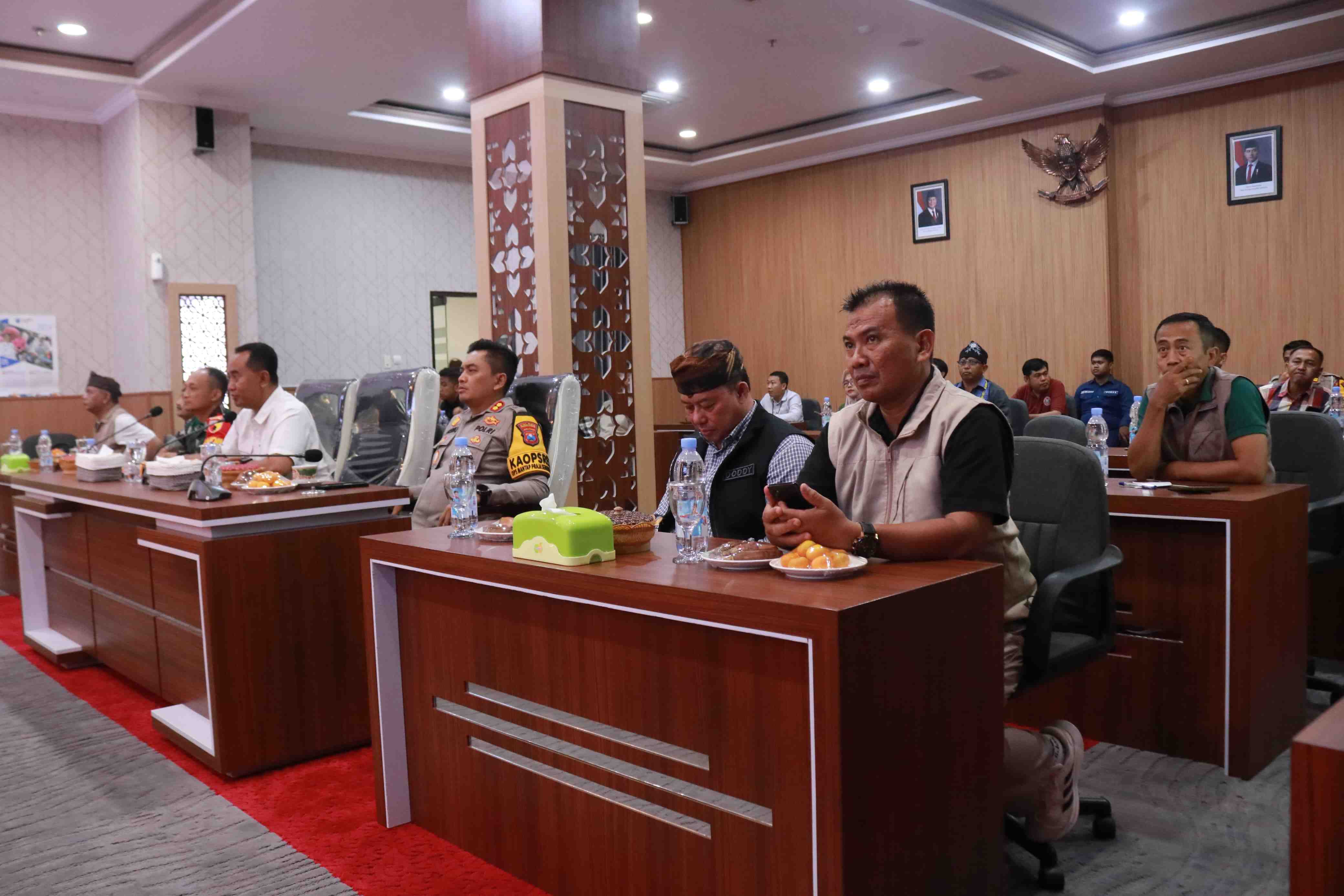 Pj Bupati Probolinggo Pimpin Zoom Meeting Forkopimda dan Forkopimka