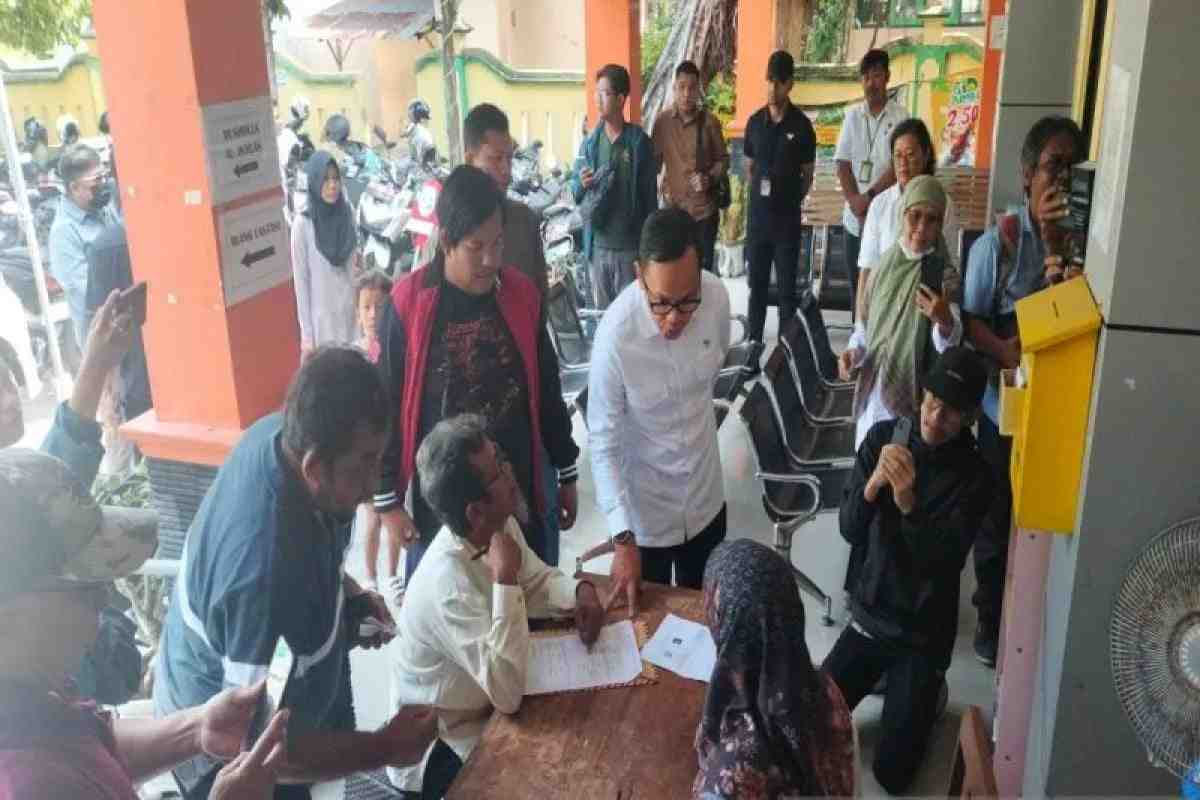 Wamendagri Bima Arya Inspeksi Perekaman Data KTP Elektronik di Kulon Progo