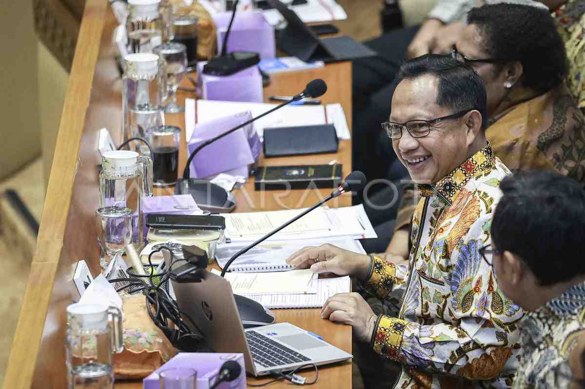 Mendagri akan Laporkan Usulan Revisi UU Politik melalui Omnibus Law ke Presiden