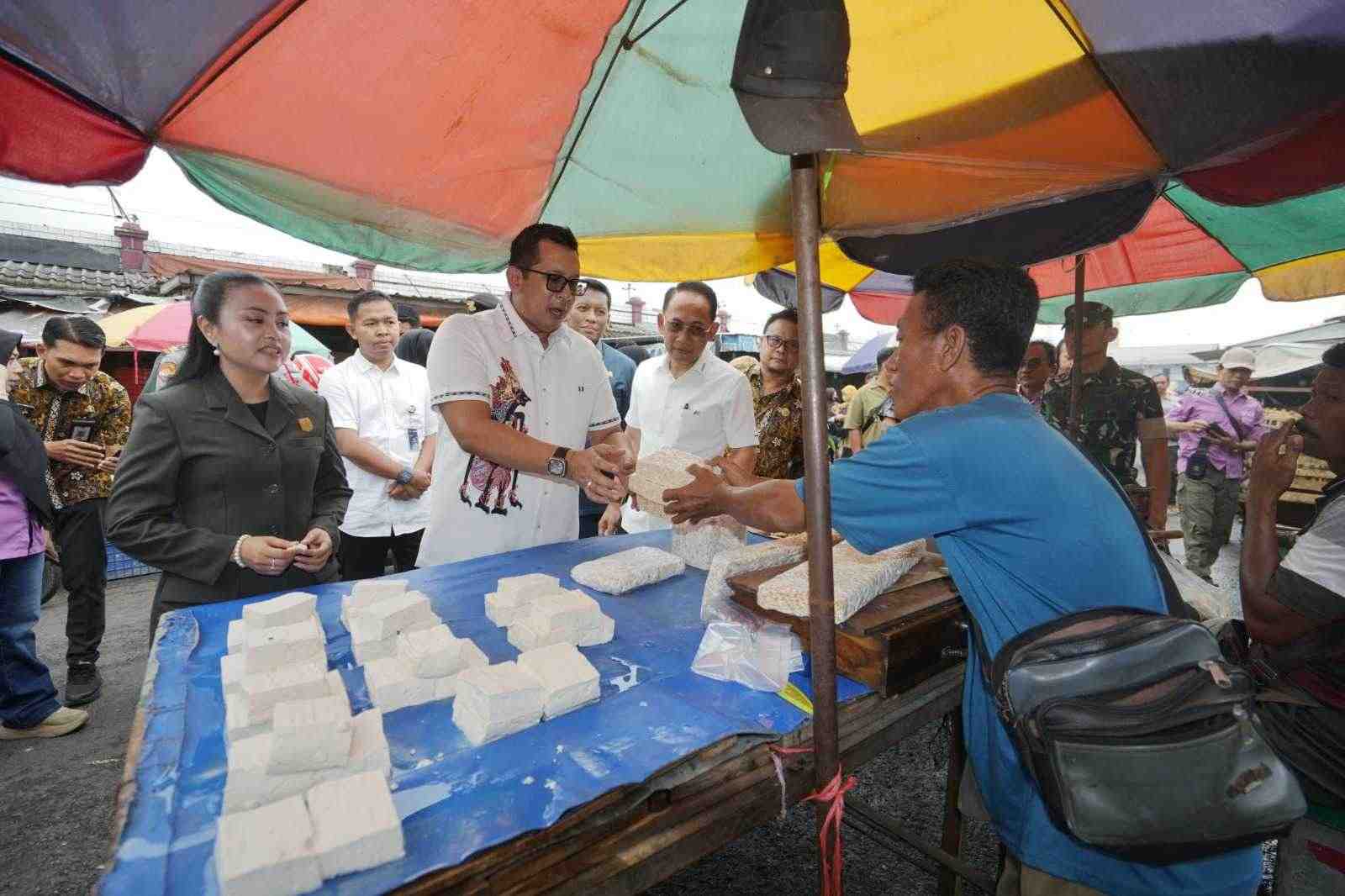 Jelang Nataru, Pj Wali Kota Mojokerto Pastikan Ketersediaan Bahan Pangan