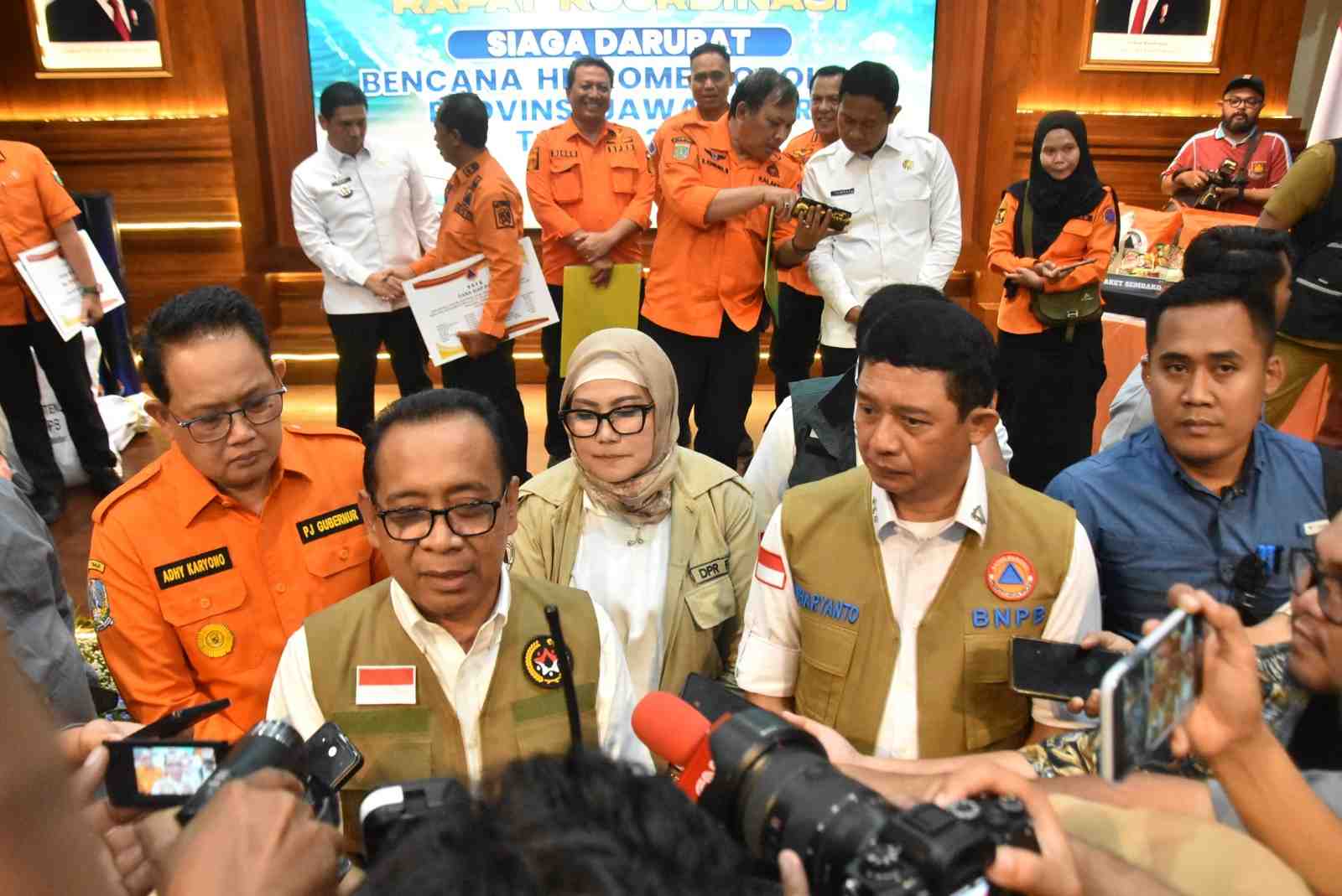 Menteri PMK Ingatkan Pemerintah Daerah Soal Ancaman Bencana Jelang Nataru