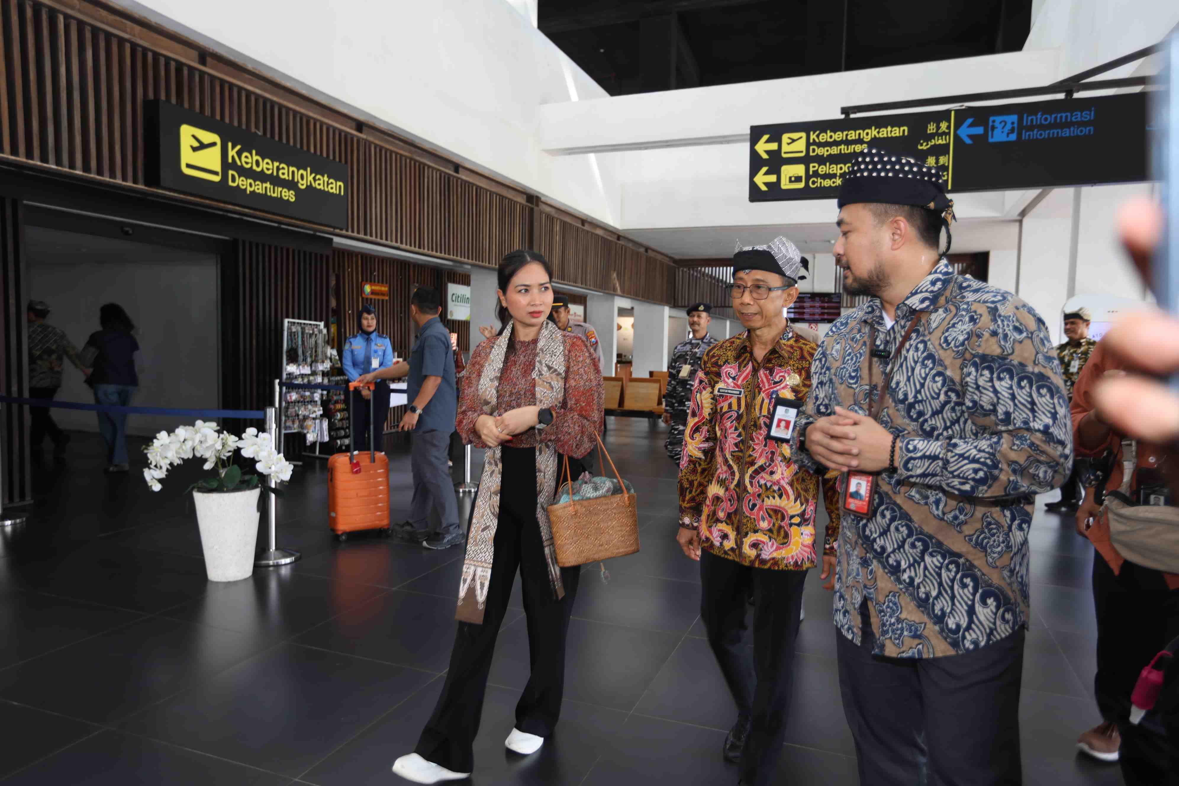 Jadi Jujugan Wisatawan Saat Libur Nataru, Wamenpar Tinjau Kesiapan Bandara Banyuwangi