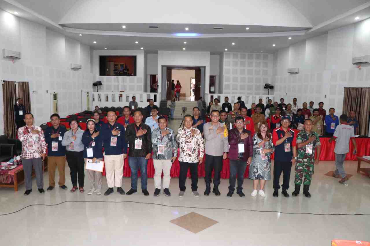 KPU Toba Rekapitulasi Hasil Pemungutan dan Penghitungan Suara Pilgub Sumut dan Pilbup