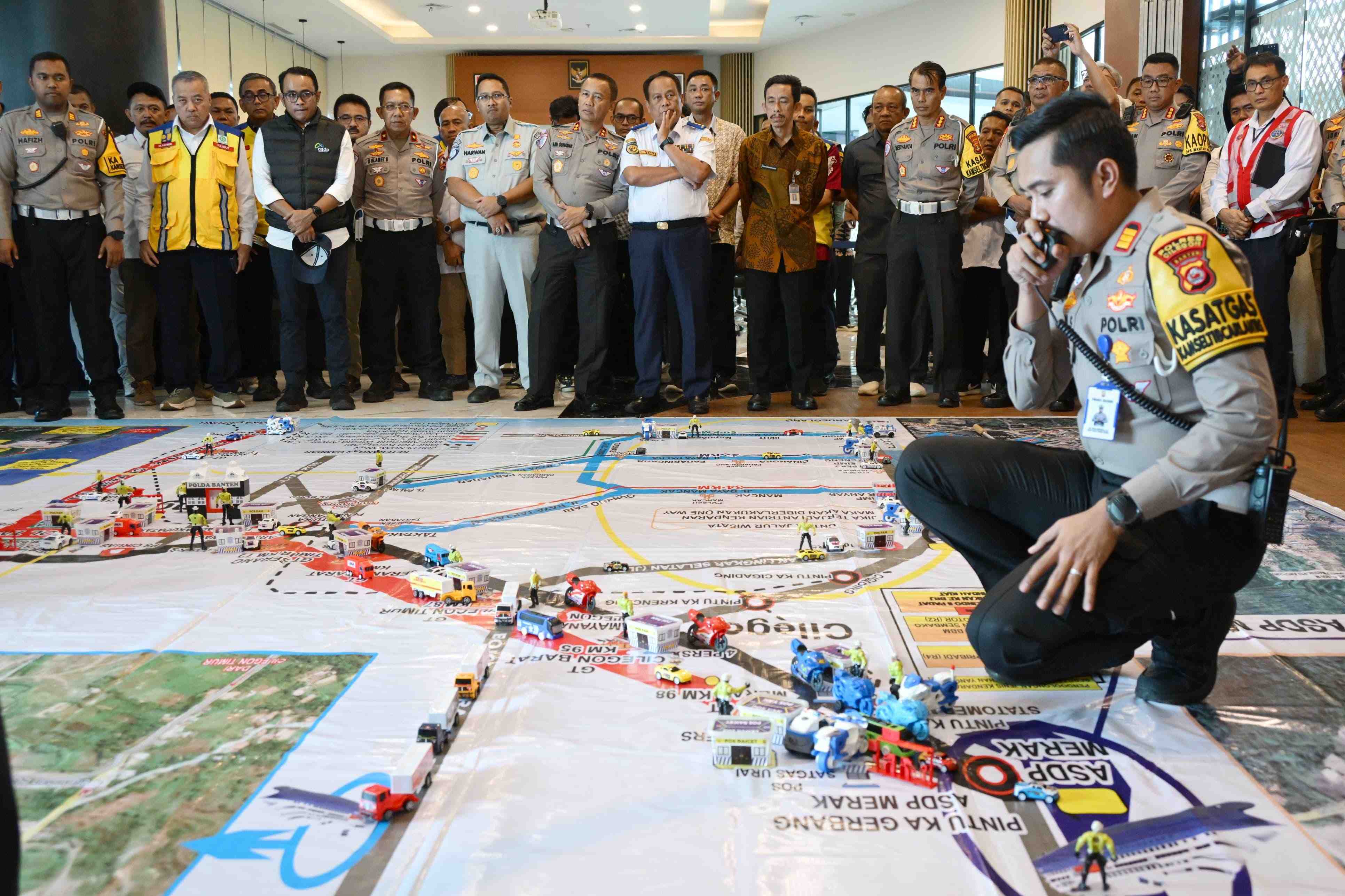 Wamenhub Suntana Optimis Angkutan Nataru 2024/2025 Lancar di Merak-Bakauheni