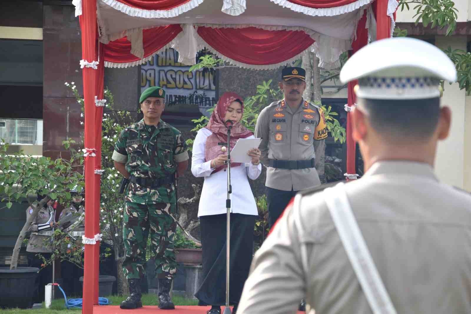 Gelar Pasukan Operasi Lilin Candi 2024, Bupati Demak: Tingkatkan Sinergi dan Soliditas Jaga Keamanan selama Nataru