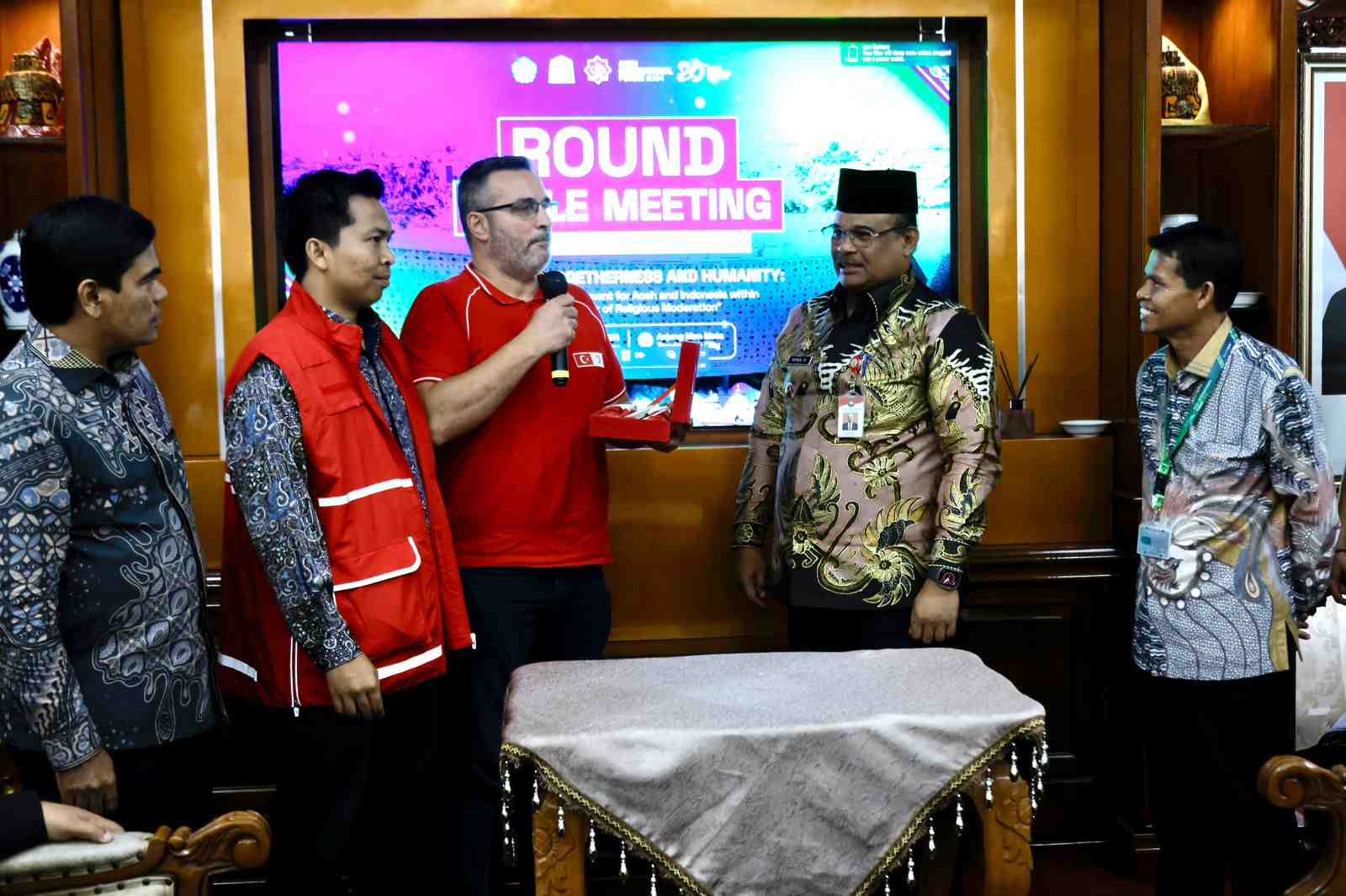 Pj Gubernur Bahas Upaya Majukan Aceh dengan Tokoh Internasional dan Nasional