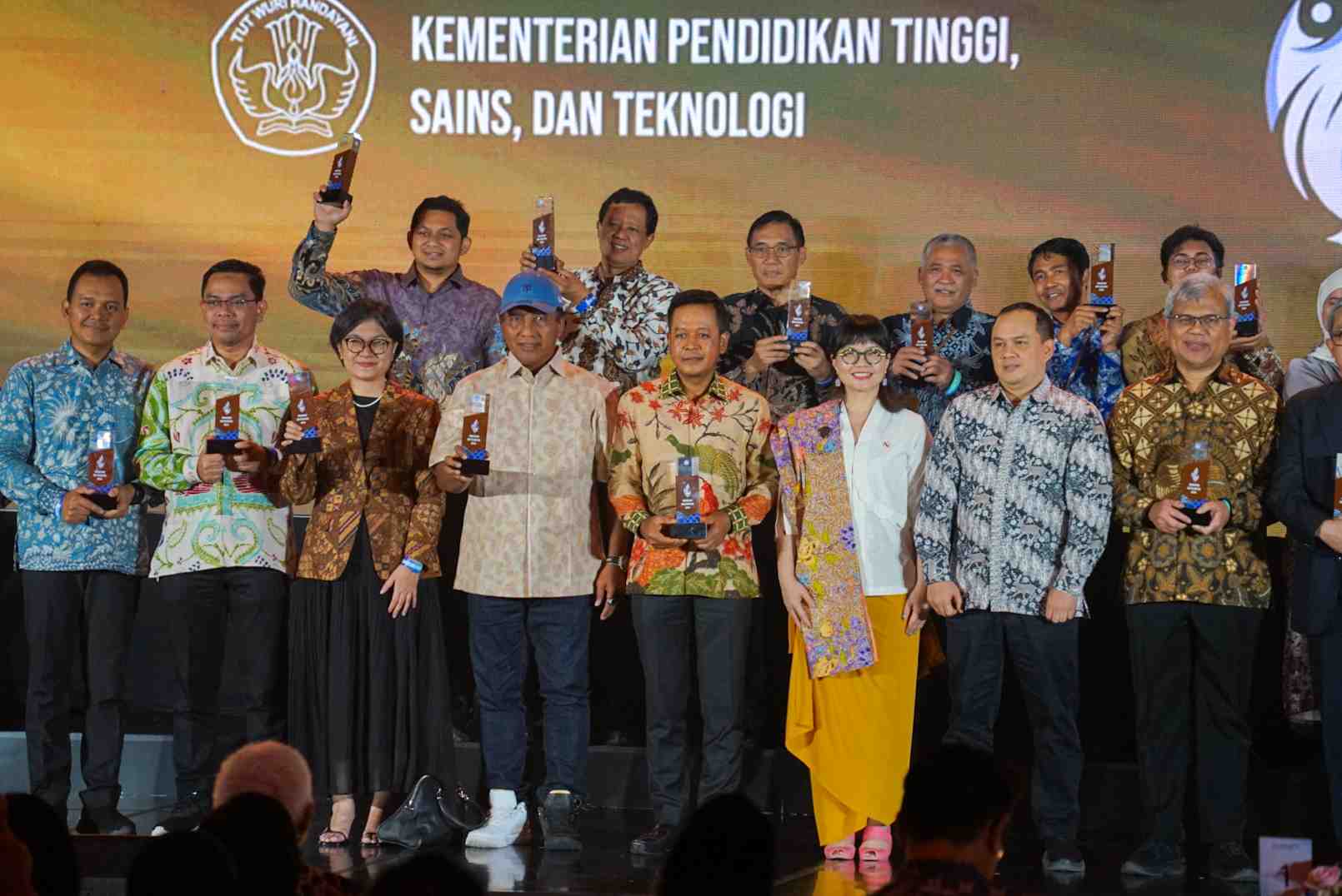 UNESA Borong 14 Penghargaan Anugerah Diktisaintek 2024